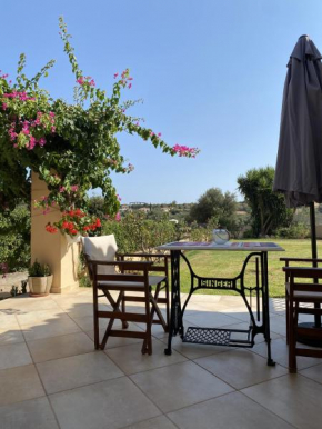 House with Garden in Peratata - 10' from City Center